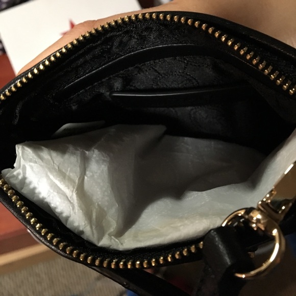 👛NWT Michael Kors Black Monogram Wristlet 👛 - Picture 4 of 4